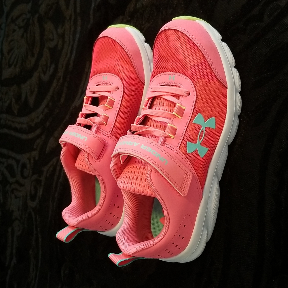 Under Armour Girls Tennis Shoes/ Sneakers